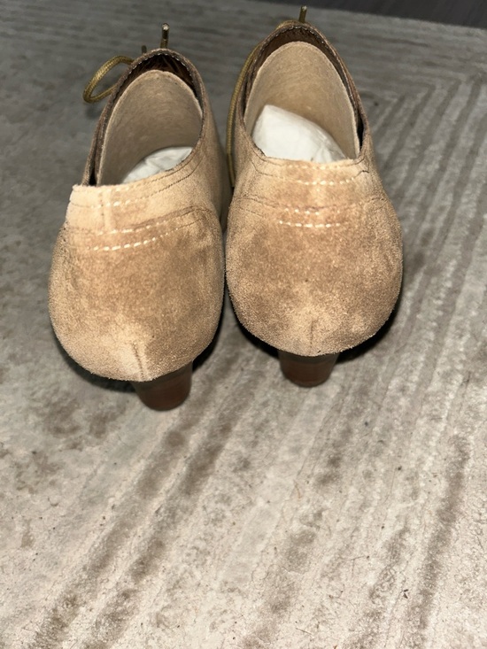 Woman’s Soft Shoes Suede Tan Lace-Up Shoes – Size 11 - Picture 3 of 7